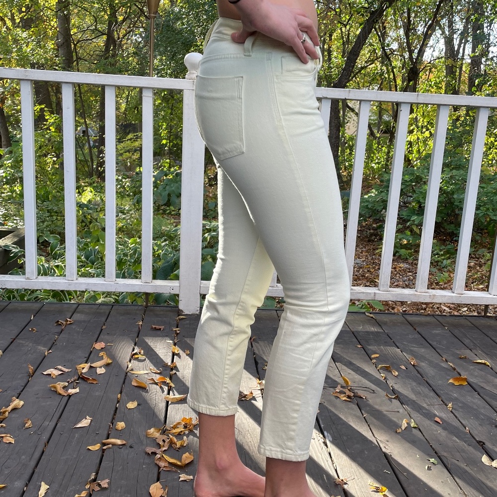 BANANA REPUBLIC SOFT YELLOW CROPPED DENIM JEANS SZ 26